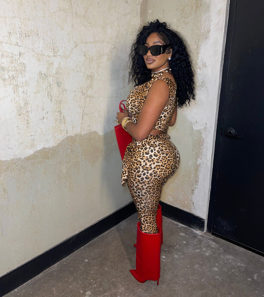 Sexy Leopard Print 2-Piece Set – Crop Top & High-Waist Pants with Red Boots Style