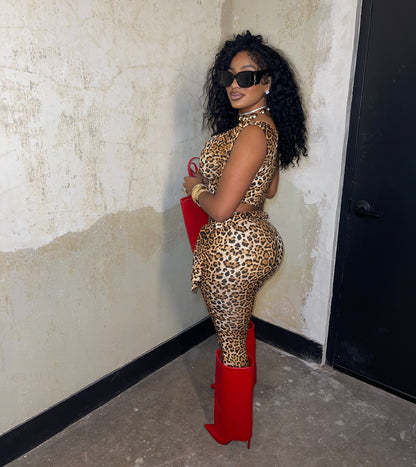 Sexy Leopard Print 2-Piece Set – Crop Top & High-Waist Pants with Red Boots Style