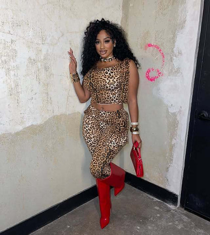 Sexy Leopard Print 2-Piece Set – Crop Top & High-Waist Pants with Red Boots Style